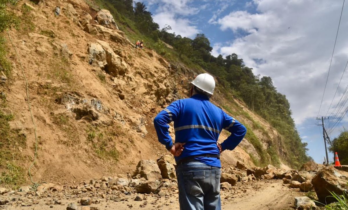 Trabajos en el km 83 de la vía Alóag–Santo Domingo se extienden hasta el jueves 19 por condiciones climáticas