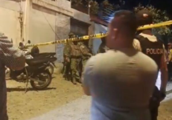 Triple crimen en Portoviejo Criminales terminaron con las vidas de personas que viajaban en una camioneta. (El Diario)