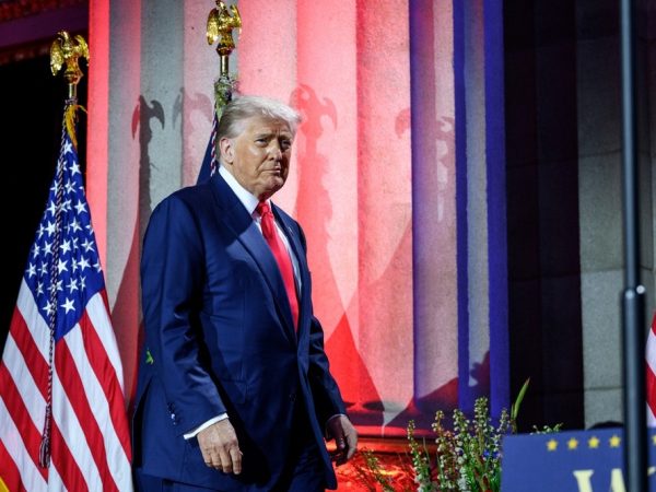 Trump anuncia aranceles del 100% para chips y semiconductores importados