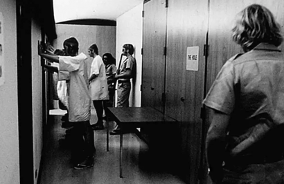 El experimento de la cárcel de Stanford, realizado en 1971, fue un estudio de psicología social dirigido por el profesor Philip Zimbardo.