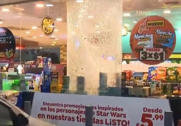 Un ataque armado perpetrado por dos sicarios en moto dejó a tres personas heridas en una gasolinera, en Guayaquil.