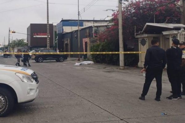 Un ataque armado registrado a las 06h30 de este domingo 3 de agosto en los exteriores de una discoteca en el norte de Guayaquil