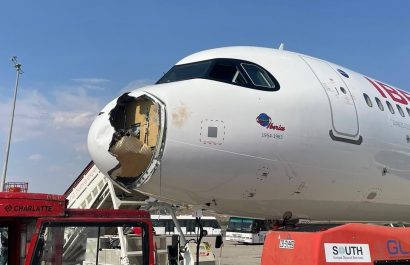 Un avión de Iberia con destino a París se vio forzado a realizar un aterrizaje de emergencia en el aeropuerto de Barajas, Madrid.