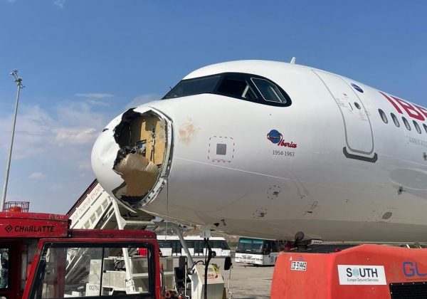 Un avión de Iberia con destino a París se vio forzado a realizar un aterrizaje de emergencia en el aeropuerto de Barajas, Madrid.