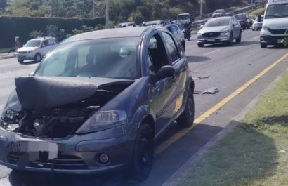 Un choque múltiple que involucró a seis vehículos, incluido un camión, se registró en la Ruta Viva, en el nororiente de Quito,