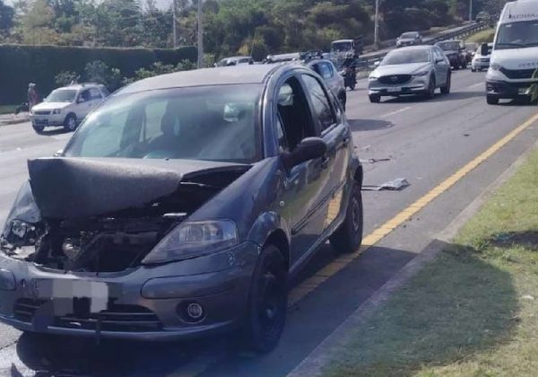 Un choque múltiple que involucró a seis vehículos, incluido un camión, se registró en la Ruta Viva, en el nororiente de Quito,
