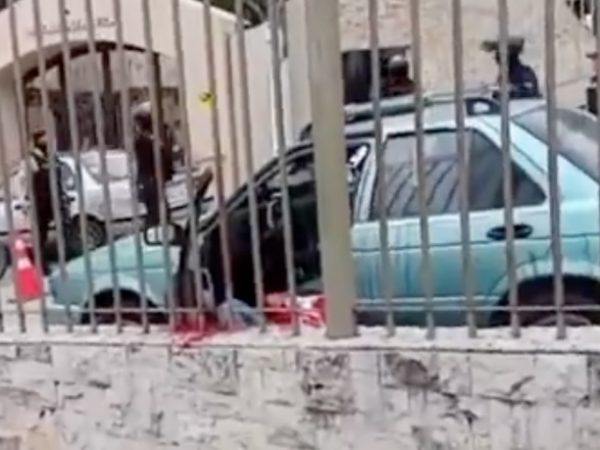 Un doble asesinato se registró la tarde de este martes 10 de junio  en los exteriores de un cementerio en el norte de Guayaquil.