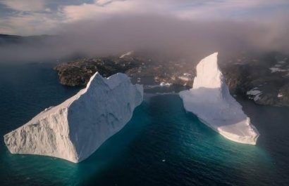 Un enorme iceberg, con dimensiones comparables a un rascacielos, se aproxima peligrosamente a la costa de Innaarsuit.