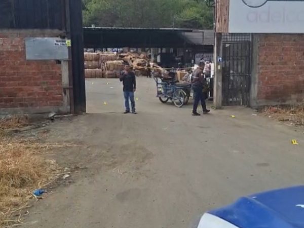 Un hombre resultó asesinado a disparos en una recicladora ubicada en el kilómetro 4 de la vía Portoviejo-Montecristi.