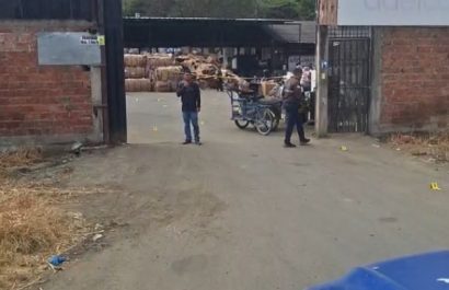 Un hombre resultó asesinado a disparos en una recicladora ubicada en el kilómetro 4 de la vía Portoviejo-Montecristi.