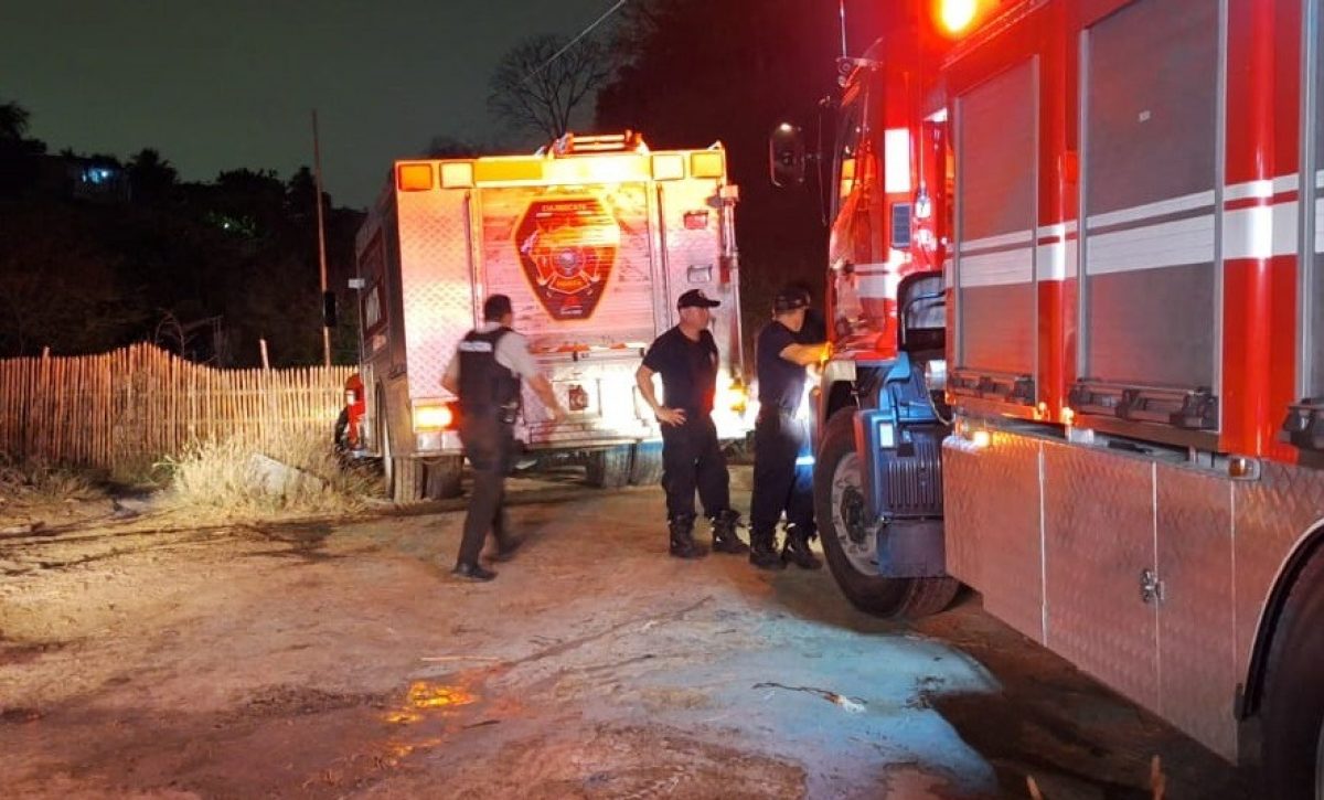 Un incendio reportado en una vivienda del barrio Vista Hermosa, en Manta, provincia de Manabí, desencadenó el hallazgo de dos cadáveress
