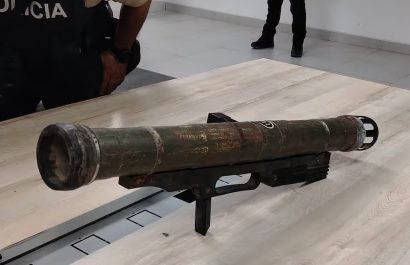 Un lanzagranadas, arma de alto poder destructivo, presuntamente de origen europeo se encontró durante un patrullaje en el distrito Nueva Prosperina