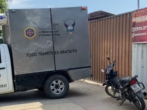 Un médico fue asesinado por dos sicarios que llegaron hasta un taller de reparación de parabrisas, el crimen ocurrió en Machala, El Oro. (Redes sociales).
