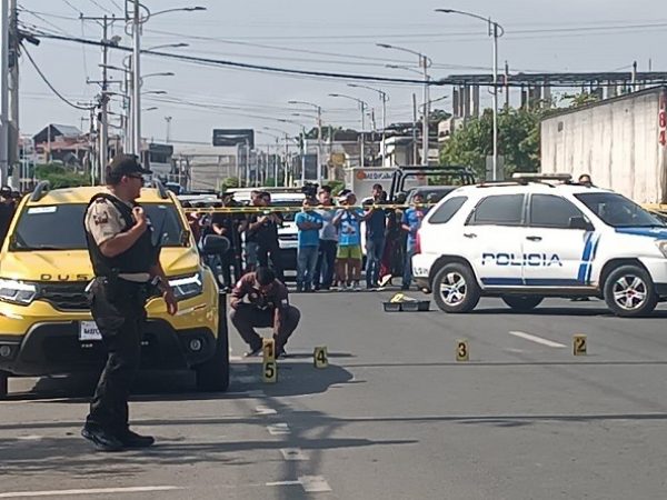 Un taxista identificado preliminarmente como Jhonny Flores, de aproximadamente 38 años, fue asesinado de varios disparos.