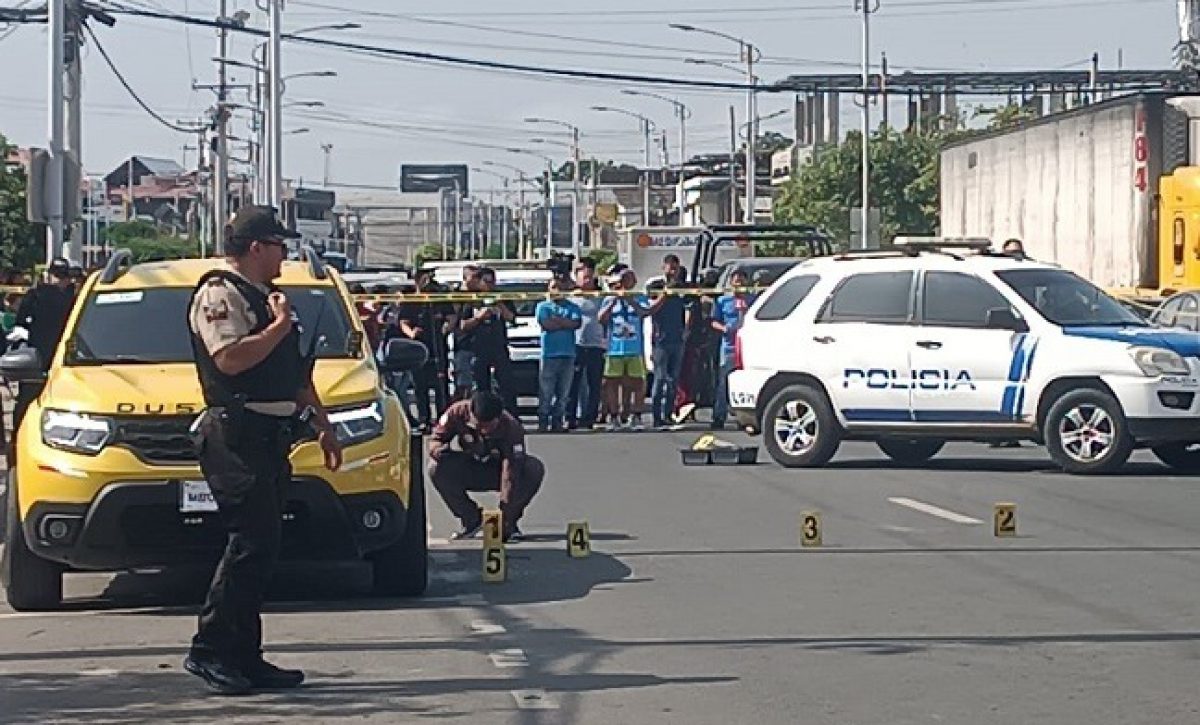 Un taxista identificado preliminarmente como Jhonny Flores, de aproximadamente 38 años, fue asesinado de varios disparos.