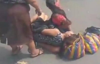 Una mujer, de 21 años, dio a luz en plena calle frente al hospital Monte Sinaí, en el noroeste de Guayaquil.
