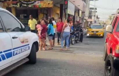 Una mujer identificada como Dalia Medina, de aproximadamente 30 años, resultó baleada durante un ataque armado.
