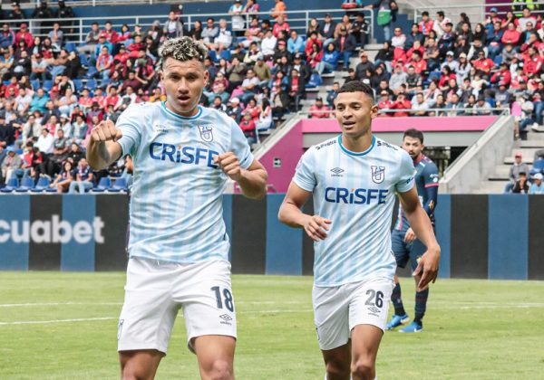 Universidad Católica se impuso con un contundente 3-0 sobre El Nacional en el estadio Banco Guayaquil, en Quito.