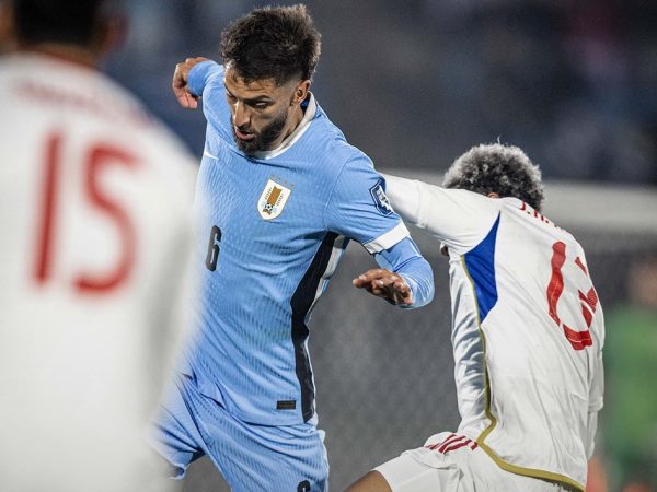 Uruguay venció 2-0 a Venezuela en la fecha 16 de las eliminatorias sudamericanas rumbo al Mundial 2026. Con goles de Rodrigo Aguirre y Giorgian de Arrascaeta,