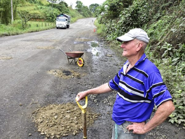 La vía Manta–Quevedo tiene una longitud de 194 kilómetros y muchos de sus tramos se encuentran en mal estado.