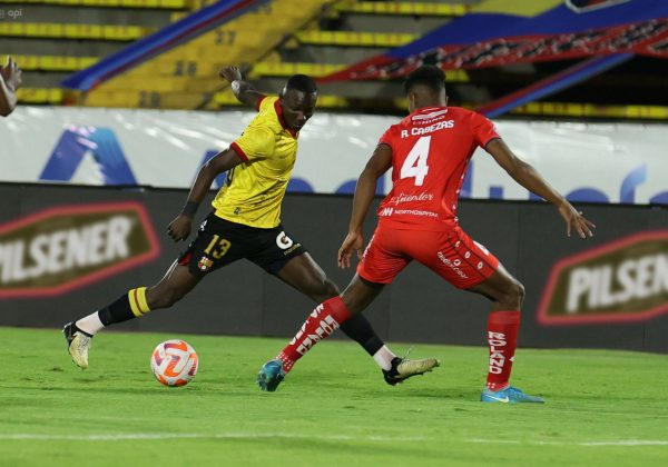 Victoria de Barcelona 2-1 frente a El Nacional en el Atahualpa