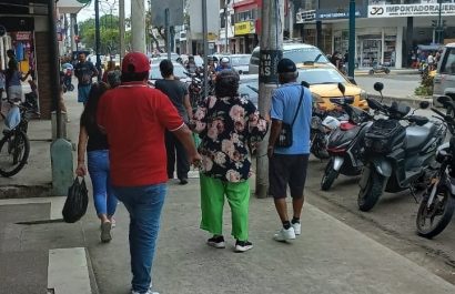 Actividad comercial por el Día de las Madres en Portoviejo