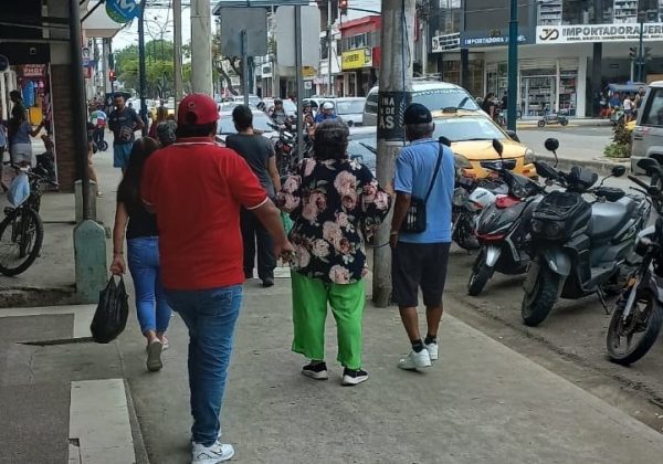 Actividad comercial por el Día de las Madres en Portoviejo