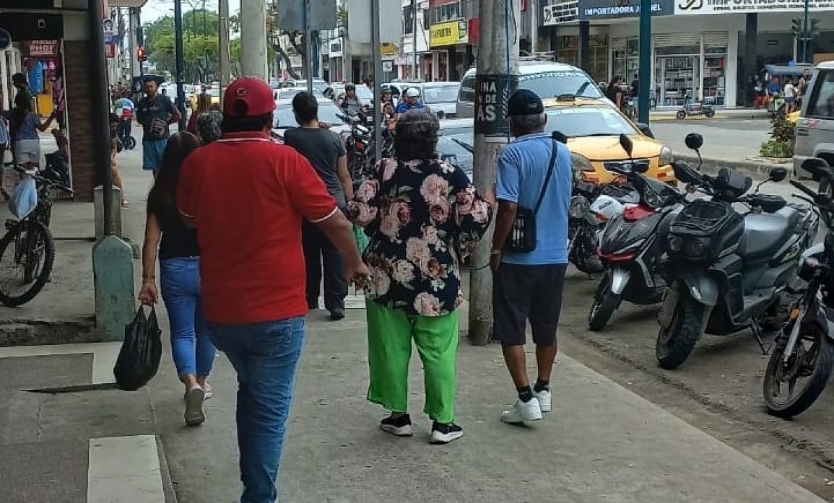 Actividad comercial por el Día de las Madres en Portoviejo