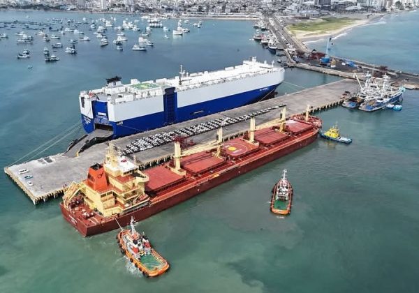 MS ELSABETH C, un granelero que se ha convertido en el buque de mayor calado (13,07 metros) en arribar al Puerto de Manta.