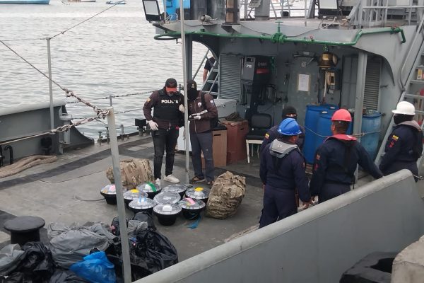 Catorce toneladas de droga fueron decomisadas en cinco operativos distintos, que se realizaron en estas últimas dos semanas en aguas internacionales. FOTO: Medios Ediasa.