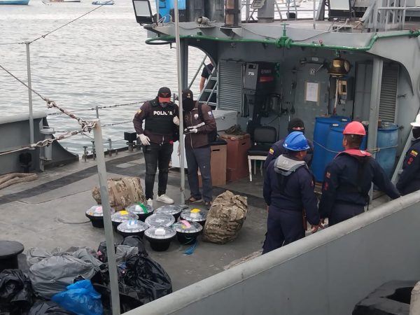 Catorce toneladas de droga fueron decomisadas en cinco operativos distintos, que se realizaron en estas últimas dos semanas en aguas internacionales. FOTO: Medios Ediasa.