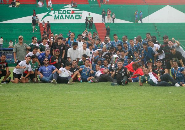Juventud Italiana se impuso en penales a 11 de Mayo, en el estadio Reales Tamarindos de Portoviejo. FOTO: El Diario.