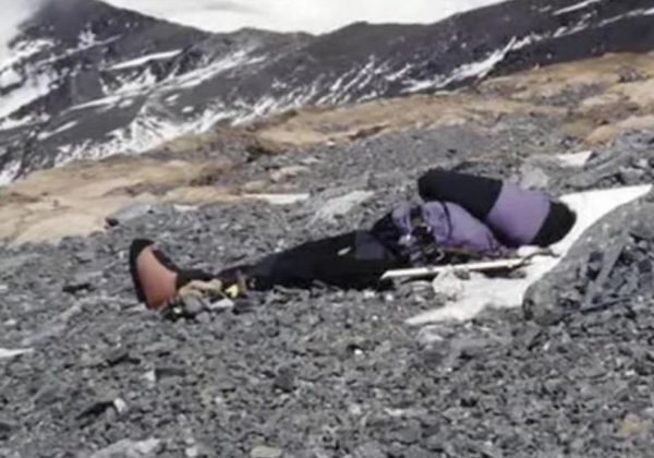 Francys Arsentiev, conocida como la "Bella Durmiente" del Monte Everest, falleció el 24 de mayo de 1998