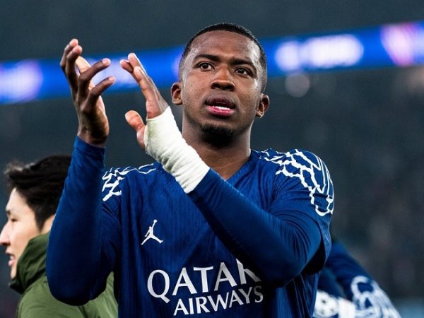 Willian Pacho entre los mejores jugadores de la Ligue 1.