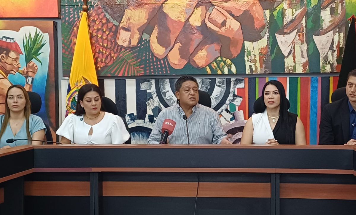 Wilson Erazo descarta invalidez de sesión y defiende elección de Clara Hijonosa como vicealcaldesa