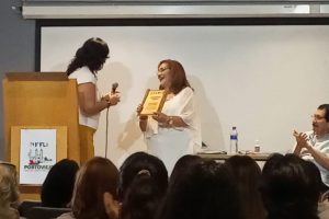 Ximena Mendoza es licenciada en Trabajo Social y autora de varios poemarios reconocidos en el ámbito nacional.