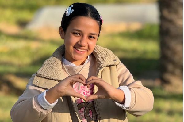Ha muerto en un ataque israelí Yaqeen Hammad, la niña influencer que ayudaba a sobrevivir en Gaza.