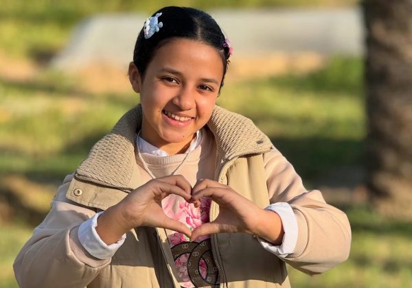 Ha muerto en un ataque israelí Yaqeen Hammad, la niña influencer que ayudaba a sobrevivir en Gaza.