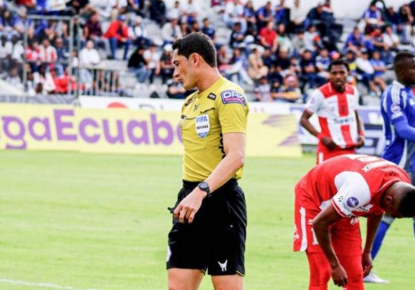 Yerson Zambrano expulsó a dos jugadores del Técnico Universitario ante Emelec