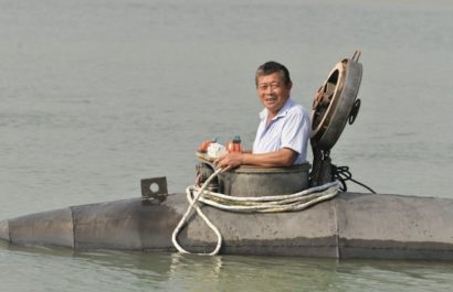 Zhang Shengwu, un agricultor chino, de 60 años, y residente de la aldea de Zhangdu, ha construido con éxito su propio submarino casero.