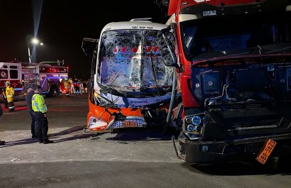 Tragedia en la vía a Montecristi: choque mortal entre bus y camión.