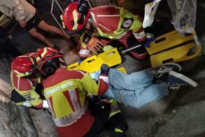 Bomberos atienden accidente en parque mecánico en La Vicentina; investigan causas