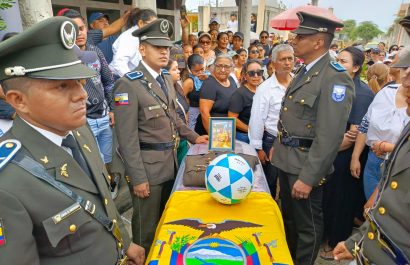 Policía fallece en accidente en Arenillas y recibe honores póstumos en Huaquillas