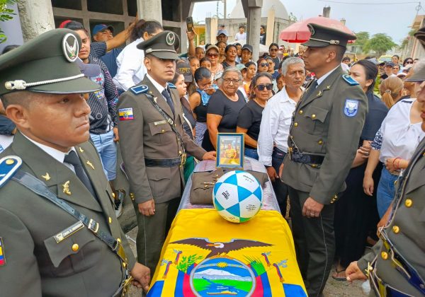 Policía fallece en accidente en Arenillas y recibe honores póstumos en Huaquillas