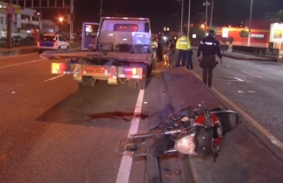 Grave accidente y robo a policía en Guayaquil: ¿fue un ataque planificado?