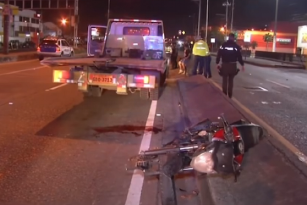 Grave accidente y robo a policía en Guayaquil: ¿fue un ataque planificado?