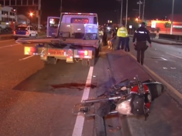 Grave accidente y robo a policía en Guayaquil: ¿fue un ataque planificado?