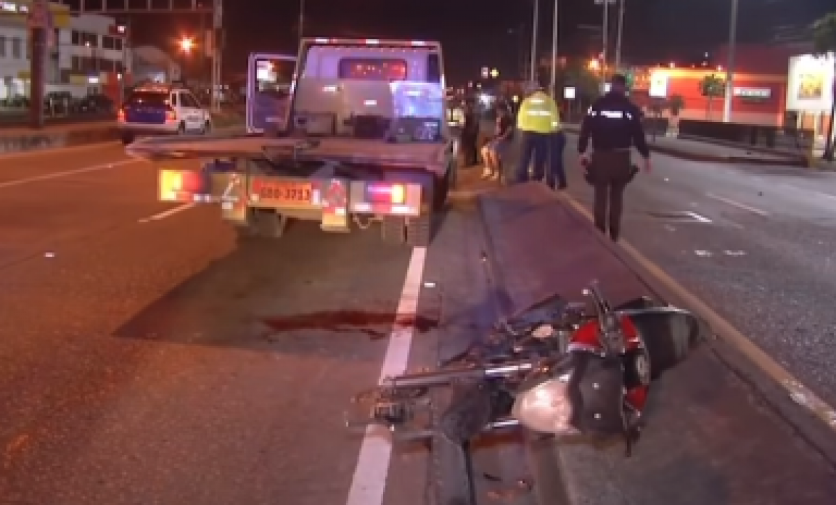 Grave accidente y robo a policía en Guayaquil: ¿fue un ataque planificado?