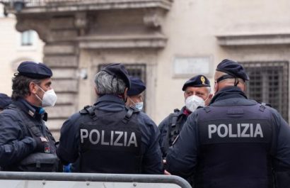 agentes-de-la-policia-italiana