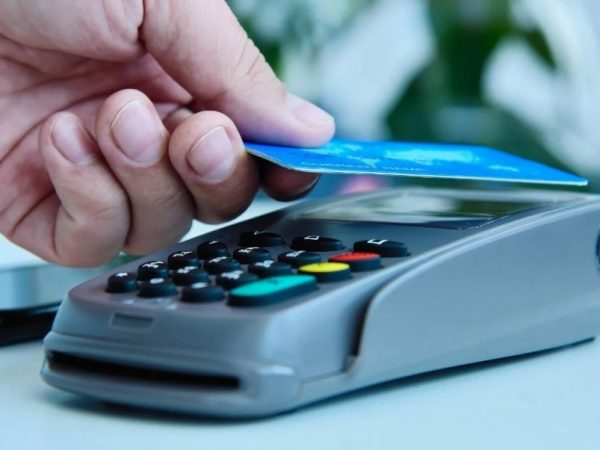Diferir pagos a 3, 6 o 12 meses es una práctica común para adquirir bienes o servicios.